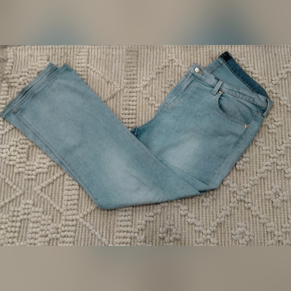 NWOT Gap 💙Denim Boot Light Wash Jeans - Picture 2 of 5